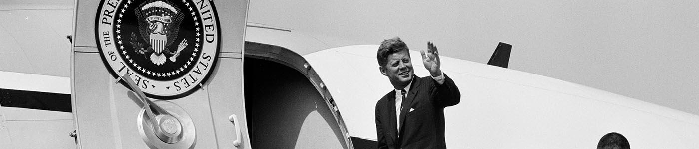 KN-23322 President John F. Kennedy waves from the stairs of Air Force One, upon his departure from Pueblo Memorial Airport in Pueblo, Colorado