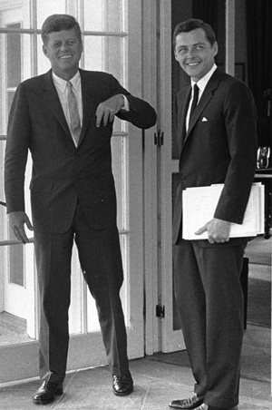 JFKWHP-KN-29561 (crop). Stephen Smith with President Kennedy at the White House.